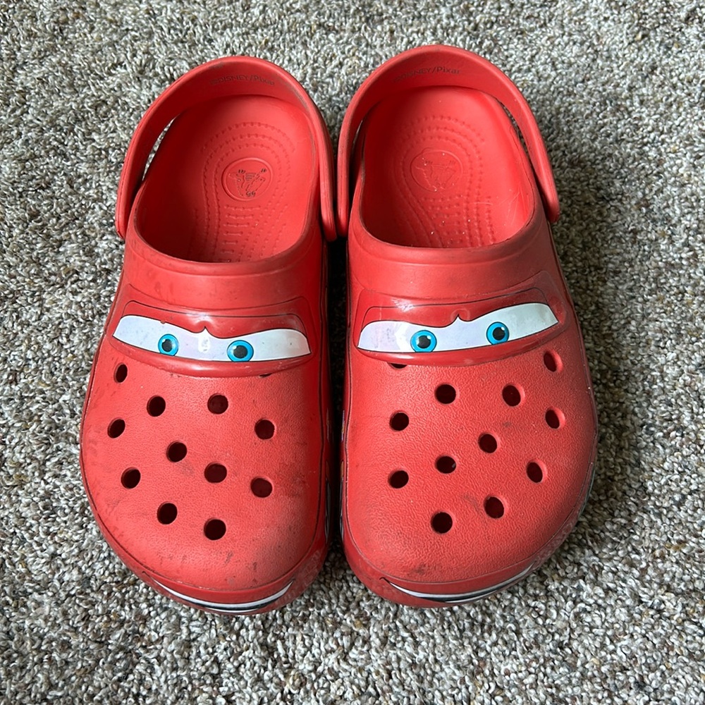 lightning mcqueen crocs that can light up